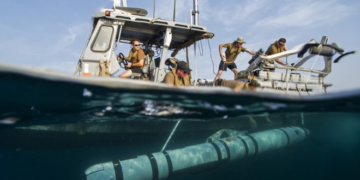 Advancing Undersea Warfare: U.S. Navy’s UUVs for Anti-Cable Warfare and Global Data Protection