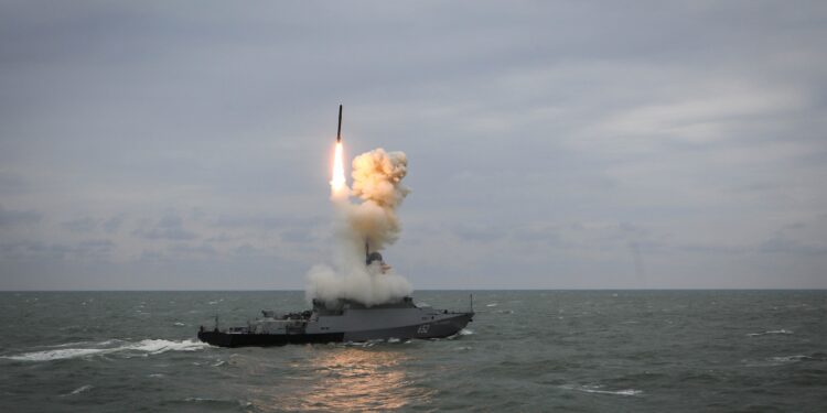 OSINT: Ο Ρωσικός Στρατός βομβαρδίζει ουκρανικά κέντρα εκπαίδευσης, αποθήκες πυρομαχικών και νοσοκομεία – Χρήση τουλάχιστον 110 πυραύλων cruise