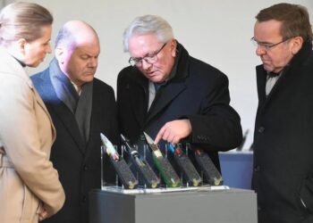 Η Ευρώπη χρειάζεται μία δεκαετία για να αντικαταστήσει το απόθεμα πυρομαχικών που πήγε προς την Ουκρανία ανέφερε ο CEO της Rheinmetall