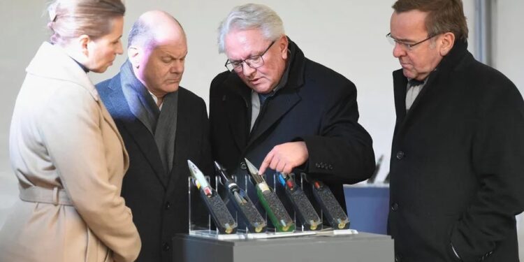 Η Ευρώπη χρειάζεται μία δεκαετία για να αντικαταστήσει το απόθεμα πυρομαχικών που πήγε προς την Ουκρανία ανέφερε ο CEO της Rheinmetall