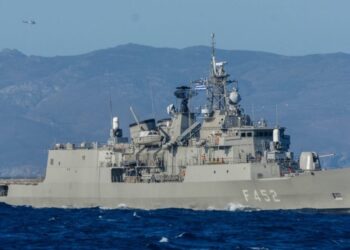 Επιχείρηση ΑΣΠΙΔΕΣ: Η φρεγάτα «ΥΔΡΑ» έτοιμη για την Ερυθρά Θάλασσα έχοντας ολοκληρώσει anti-drone δοκιμές
