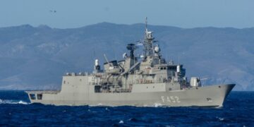Επιχείρηση ΑΣΠΙΔΕΣ: Η φρεγάτα «ΥΔΡΑ» έτοιμη για την Ερυθρά Θάλασσα έχοντας ολοκληρώσει anti-drone δοκιμές
