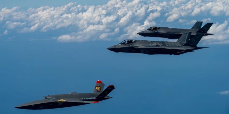 Η Αεροπορική Ισχύς άλλαξε – Το αυτόνομο XQ-58A Valkyrie διεξήγαγε την δεύτερη επετυχημένη πτήση συνεργατικά με F-35A JSF