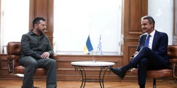 Στην Οδησσό ο Κυριάκος Μητσοτάκης για απρογραμμάτιστη συνάντηση με τον Ζελένσκι – Ρωσική επίθεση πλησίον της αυτοκινητοπομπής
