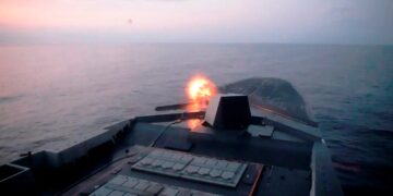 Η φύση των απειλών αλλάζει για το Ναυτικό – Βάπτισμα του πυρός για SM-6, SeaCeptor, CAMM και CIWS στην Ερυθρά Θάλασσα