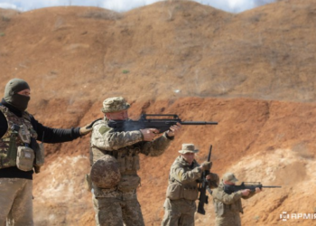 Τουρκικό ημιαυτόματο λειόκαννο όπλο BTS 12 στον Ουκρανικό Στρατό για αντιμετώπιση FPV Drones