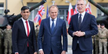 Το Ηνωμένο Βασίλειο βάζει σε “Πολεμική Βάση” την αμυντική βιομηχανία του – Επιπλέον 93 δις για την άμυνα και απέλαση λαθρομεταναστών στην Ρουάντα