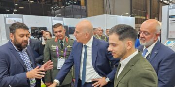 Επίσκεψη του Νίκου Δένδια στο περίπτερο της Lambda Automata στην έκθεση EUROSATORY 2024