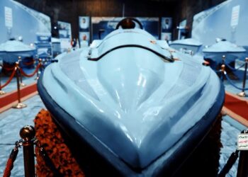 Το μη επανδρωμένο σκάφος επιφανείας (USV) Tufan-1 παρουσίασαν οι Χούθι μετά την βύθιση του ελληνόκτητου πλοίου