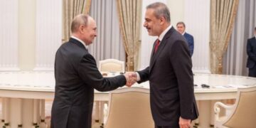 H συνάντηση του Βλαντιμίρ Πούτιν με τον Χακάν Φιντάν, η Τουρκία στα BRICS και το μέλλον των ασιατικών χρηματοπιστωτικών ιδρυμάτων