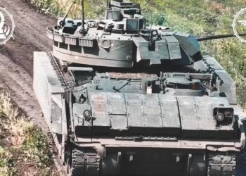 Ουκρανικό Bradley της 47ης Mηχανοκίνητης Tαξιαρχίας απορρόφησε χτύπημα Ρωσικού FPV drone και παρέμεινε επιχειρησιακό
