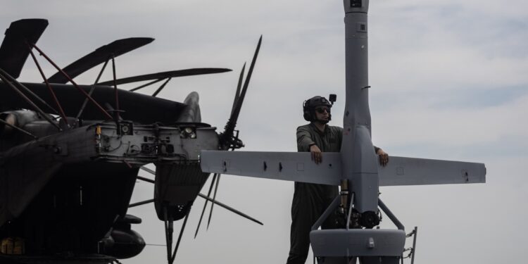Προμήθεια των UAV V-BAT κάθετης απογείωσης από την Shield AI για το Πολεμικό Ναυτικό – Το μοντέλο των ΗΠΑ