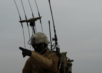 Φορητό σύστημα Ηλεκτρονικού Πολέμου TLS-BCT Manpack για τον Αμερικανικό Στρατό με σύμβαση αξίας 100 εκατ. δολαρίων