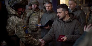 Σχέδιο τερματισμού του πολέμου από τον Ζελένσκι προς τους Ντόναλντ Τραμπ και Καμάλα Χάρις