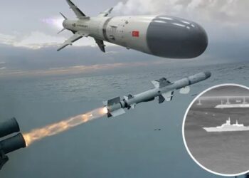 Παρουσιάστηκε υποβρύχια εκτοξευόμενη έκδοση του τουρκικού πυραύλου ATMACA για χρήση σε υποβρύχια TCG PiriReis (S-330)