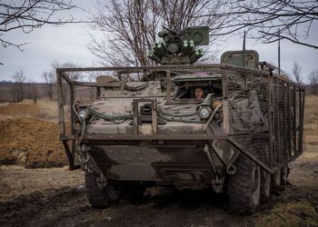 Αμερικανικά οχήματα Stryker κατά τις επιχειρήσεις τους στο Κουρσκ – Προηγμένοι αισθητήρες στοχοποίησης, διεξαγωγή ελιγμών και συνθηκών αιφνιδιασμού