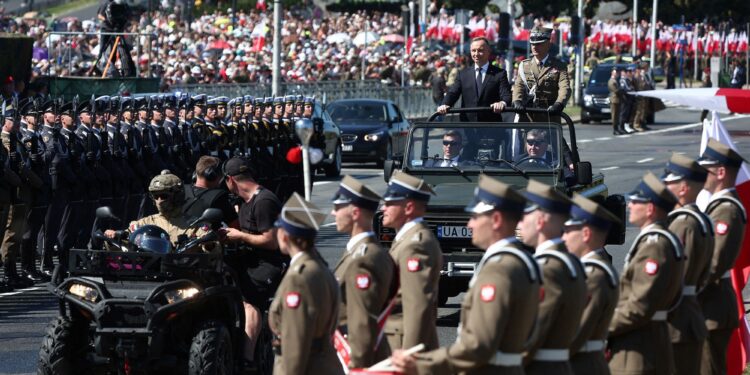 Στην κορυφή των αμυντικών δαπανών ως ποσοστό του ΑΕΠ η Πολωνία – Ραγδαία αύξηση στο 4,7% του ΑΕΠ ξεπερνώντας τις ΗΠΑ