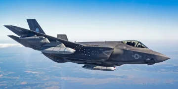 Ανάπτυξη F-35 εξοπλισμένου με AGM-158C LRASM για κρούση έναντι ναυτικών και χερσαίων στόχων – Ενδιαφέρουσα λύση για την Πολεμική Αεροπορία