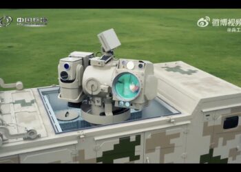 Κινεζικό σύστημα κατευθυνόμενης ενέργειας λέιζερ παρουσιάστηκε από τις Ιρανικές Ένοπλες Δυνάμεις κατά την διάρκεια ομιλίας του Αγιατολάχ Αλί Χαμενεΐ