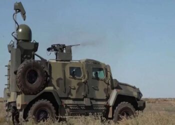 Η Ρωσία δοκίμασε το anti-drone όχημα Rapira-2 με παρεμβολέα Jammer και πυροβόλο καταστροφής drone