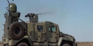 Η Ρωσία δοκίμασε το anti-drone όχημα Rapira-2 με παρεμβολέα Jammer και πυροβόλο καταστροφής drone