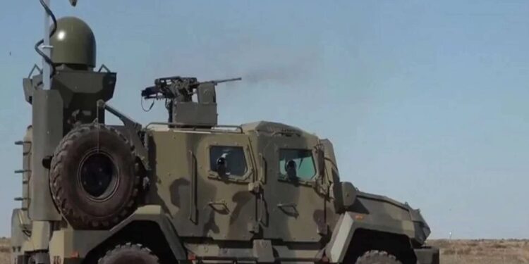 Η Ρωσία δοκίμασε το anti-drone όχημα Rapira-2 με παρεμβολέα Jammer και πυροβόλο καταστροφής drone