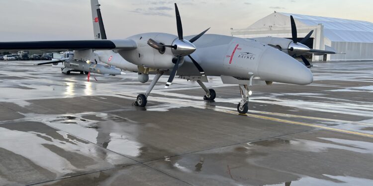 Τουρκικό AKINCI: Εκτόξευση βαλλιστικού πυραύλου İHA-230 έναντι στόχου στα 155km – Κίνδυνος για υποδομές στο Ανατολικό Αιγαίο