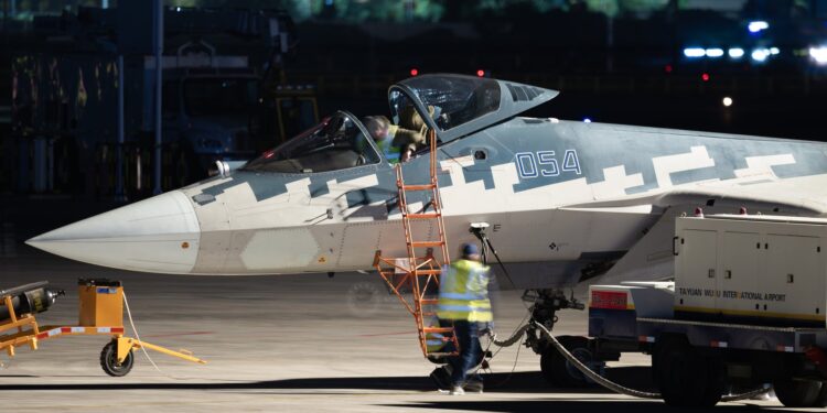 Ρωσική Πολεμική Αεροπορία παραλαμβάνει νέες παρτίδες Su-57 και Su-35S από την Rostec – Άγνωστος ο αριθμός των επιχειρησιακών Su-57