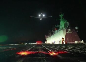 Bayraktar TB3: Νυχτερινές επιχειρήσεις και δοκιμές απογείωσης από το ΤCG ANADOLU