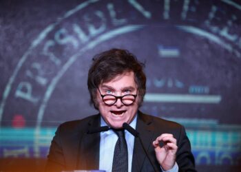 H Αργεντινή του Miley τελειώνει με τα ελλείμματα του δημοσίου μετά από 123 έτη – Ο πατριάρχης του φιλελευθερισμού με το αλυσοπρίονο που πέτυχε