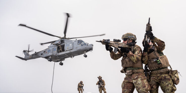 Ο επικεφαλής του ΝΑΤΟ Μαρκ Ρούτε προειδοποιεί ότι ο Πούτιν θέλει μακροχρόνια αντιπαράθεση με την Ευρώπη – Ενίσχυση αμυντικών συμβολαίων