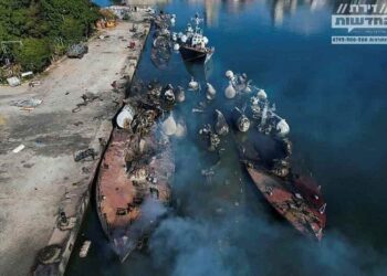 OSINT: Το Πολεμικό Ναυτικό του Ισραήλ βομβάρδισε τον Συριακό Στόλο στο λιμάνι της Λατάκια – Αξιοπιστία απειλής και διδάγματα για την Ελλάδα