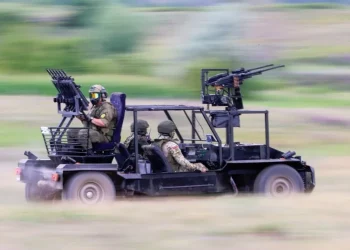 OSINT: Αυτοσχέδια anti-drone οχήματα με χρήση καραμπίνων και τυφεκίων ΑΚ-12 παρουσίασε το Ρωσικό Υπουργείο Άμυνας