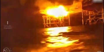 Ουκρανικά μη επανδρωμένα σκάφη επιφανείας USV εξοπλισμένα με FPV Drone αδρανοποίησαν ρωσική πλατφόρμα φυσικού αερίου στην Μαύρη Θάλασσα