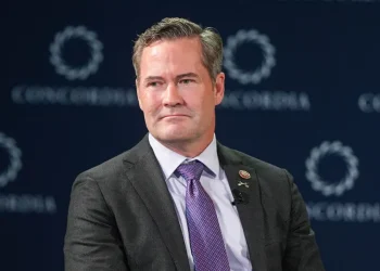 Mike Waltz: “Δεν νομίζω ότι είναι ρεαλιστικό να πούμε ότι θα διώξουμε κάθε Ρώσο από κάθε σπιθαμή του ουκρανικού εδάφους. Ακόμη και από την Κριμαία”