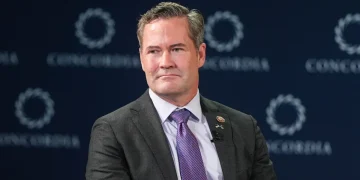 Mike Waltz: “Δεν νομίζω ότι είναι ρεαλιστικό να πούμε ότι θα διώξουμε κάθε Ρώσο από κάθε σπιθαμή του ουκρανικού εδάφους. Ακόμη και από την Κριμαία”