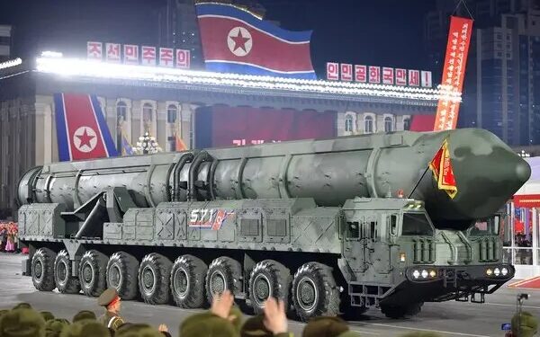 Η Ελλάδα καταδικάζει την εκτόξευση βαλλιστικού πυραύλου από τη Βόρεια Κορέα – Έκκληση για ειρήνη και αποπυρηνικοποίηση