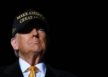 Το Φαινόμενο Trump: DEI τέλος, John Bass τέλος, Geoff Pyatt τέλος – Δεκάδες εκτελεστικά διατάγματα αναμένεται να υπογραφούν σε μία μέρα από τον Trump