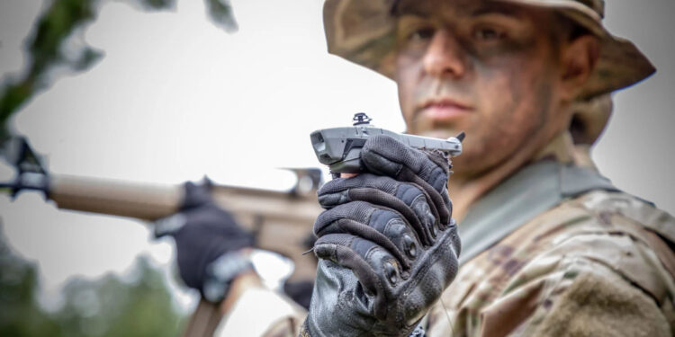 Νano-Drones Black Hornet 4 της Teledyne FLIR για τις Γερμανικές Ένοπλες Δυνάμεις – Μετατροπή οπλίτη σε υβρίδιο μονάδας κρούσης και προωθημένου αισθήτηρα