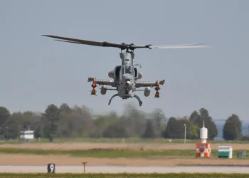 Ελικόπτερο AH-1Z Viper των Πεζοναυτών των ΗΠΑ με νέο μακράς εμβέλειας PASM για κρούση στόχων εντός Α2/AD Ζωνών της Κίνας