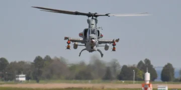 Ελικόπτερο AH-1Z Viper των Πεζοναυτών των ΗΠΑ με νέο μακράς εμβέλειας PASM για κρούση στόχων εντός Α2/AD Ζωνών της Κίνας