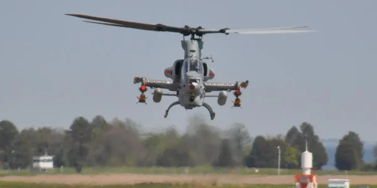 Ελικόπτερο AH-1Z Viper των Πεζοναυτών των ΗΠΑ με νέο μακράς εμβέλειας PASM για κρούση στόχων εντός Α2/AD Ζωνών της Κίνας