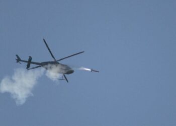 Επιτυχημένη εκτόξευση μη επανδρωμένου συστήματος Coyote της Raytheon από ελικόπτερο του Αμερικανικού Στρατού