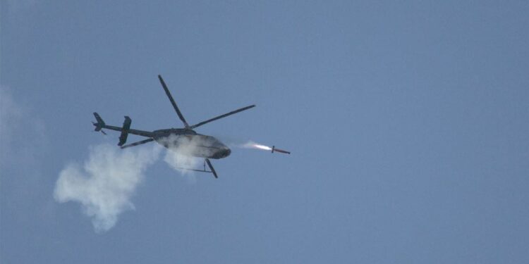 Επιτυχημένη εκτόξευση μη επανδρωμένου συστήματος Coyote της Raytheon από ελικόπτερο του Αμερικανικού Στρατού