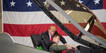 Πλήγμα στα πυρηνικά του Ιράν και στους Χούθι εξετάζουν οι ΗΠΑ – Τι είπε ο Μάικ Τέρνερ για αποτροπή