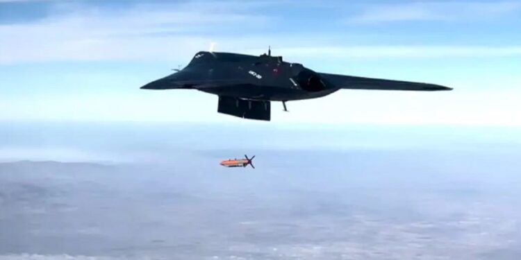 Το τουρκικό UCAV Anka-III έκανε πετυχημένη άφεση πυρομαχικού LGK-82 με καθοδήγηση λέιζερ/GNSS από εξωτερικό φορέα