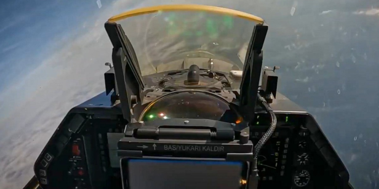 Η Τουρκία ενσωματώνει Tablet σε F-16 για τον χειρισμό τουρκικής κατασκευής όπλων – Ενίσχυση απεξάρτησης από ξένες αγορές και λογισμικά