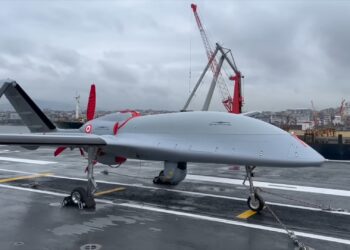 Το Bayraktar TB3 εκτόξευσε με επιτυχία το βλήμα UAV-122 έναντι θαλάσσιου στόχου