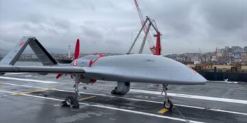 Το Bayraktar TB3 εκτόξευσε με επιτυχία το βλήμα UAV-122 έναντι θαλάσσιου στόχου