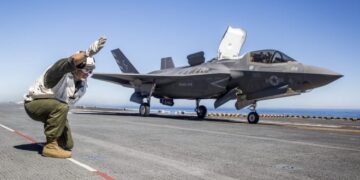 Αμερικανικά F-35C καταρρίπτουν drone των Χούθι στην Ερυθρά Θάλασσα – Ασύμμετρος οικονομικός πόλεμος από Κίνα έναντι ΗΠΑ